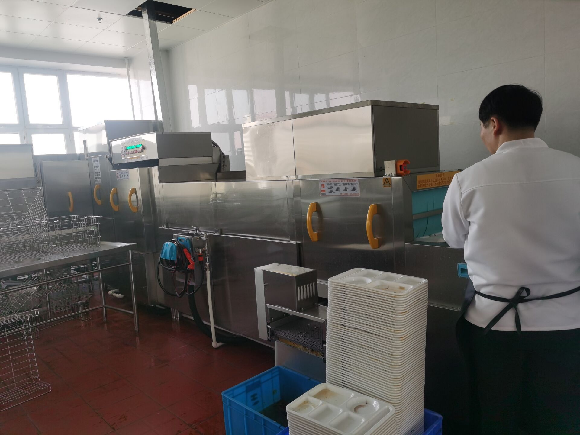 R590-M Series Conveyor Dishwasher